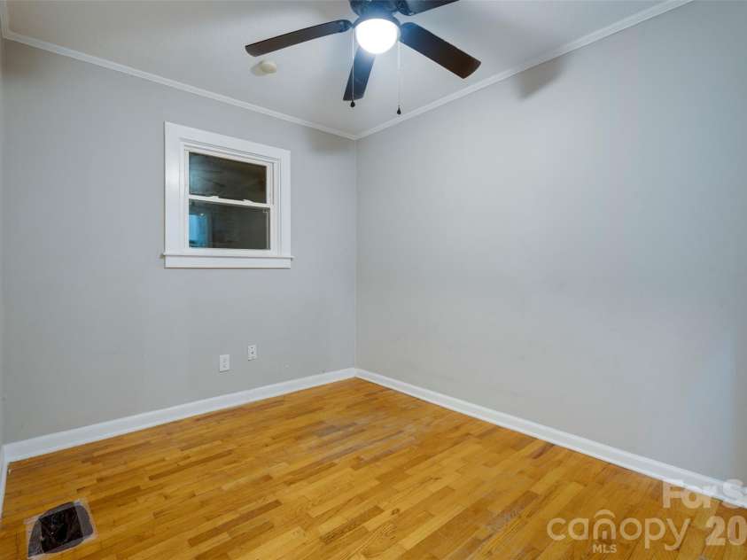 1813 Younger Avenue, Statesville, NC 28677.  MLS# CAR4384738, YatesRealty ID 27736. 
