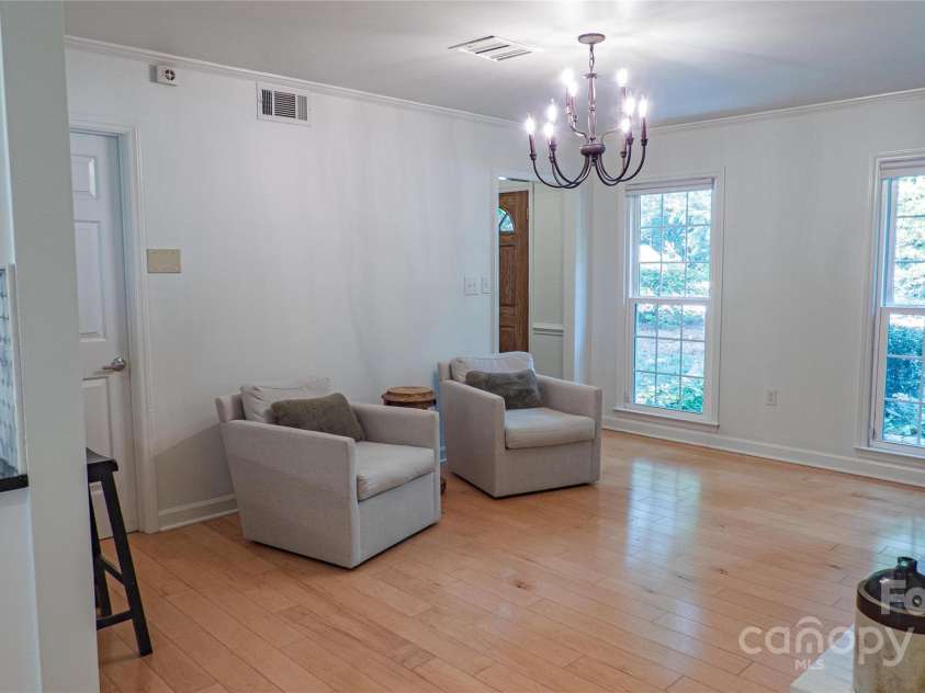 3008 Heathcroft Court, Charlotte, NC 28269.  MLS# CAR4269502, YatesRealty ID 27736. Family Room