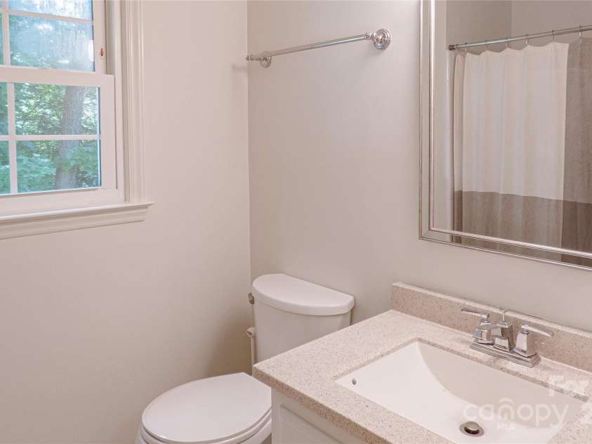 3008 Heathcroft Court, Charlotte, NC 28269.  MLS# CAR4269502, YatesRealty ID 27736. Hall Bath