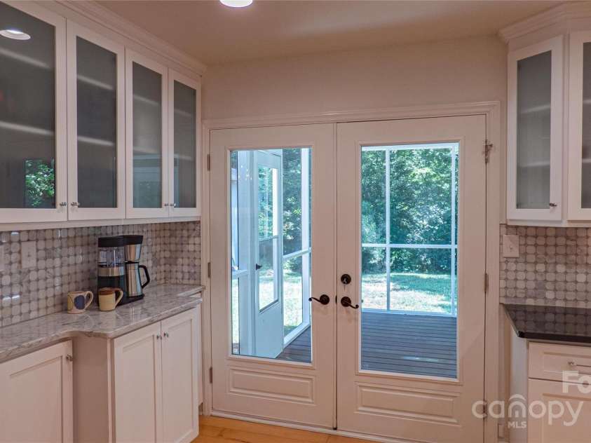 3008 Heathcroft Court, Charlotte, NC 28269.  MLS# CAR4269502, YatesRealty ID 27736. Kitchen