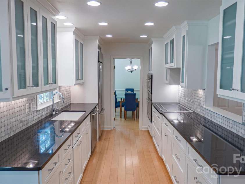 3008 Heathcroft Court, Charlotte, NC 28269.  MLS# CAR4269502, YatesRealty ID 27736. Kitchen