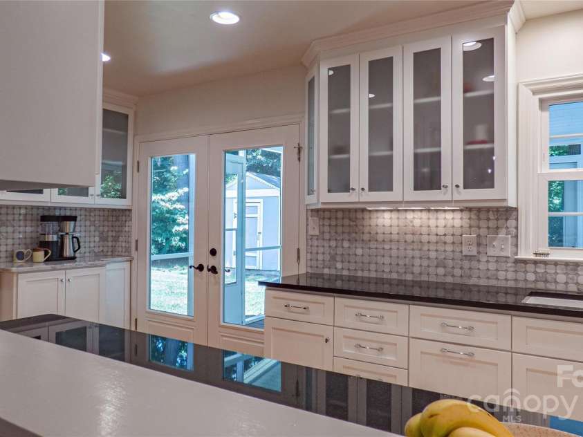 3008 Heathcroft Court, Charlotte, NC 28269.  MLS# CAR4269502, YatesRealty ID 27736. Kitchen