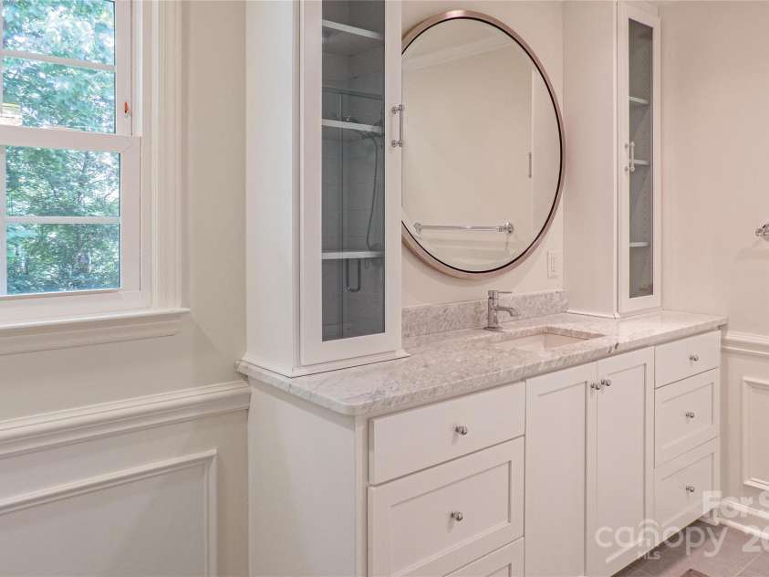3008 Heathcroft Court, Charlotte, NC 28269.  MLS# CAR4269502, YatesRealty ID 27736. Primary Bathroom