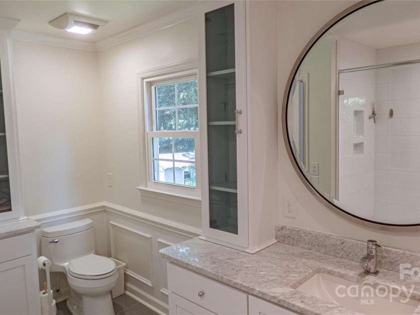 3008 Heathcroft Court, Charlotte, NC 28269.  MLS# CAR4269502, YatesRealty ID 27736. Primary Bathroom