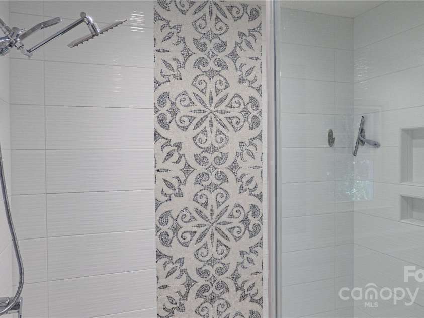 3008 Heathcroft Court, Charlotte, NC 28269.  MLS# CAR4269502, YatesRealty ID 27736. Primary Bathroom