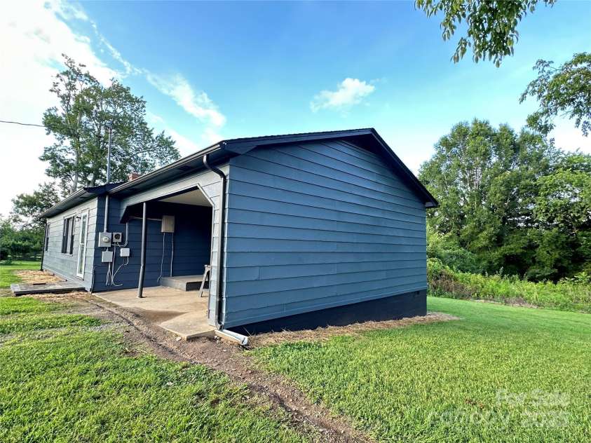 60 White Oaks Drive, Taylorsville, NC 28681.  MLS# CAR4273821, YatesRealty ID 27738. 