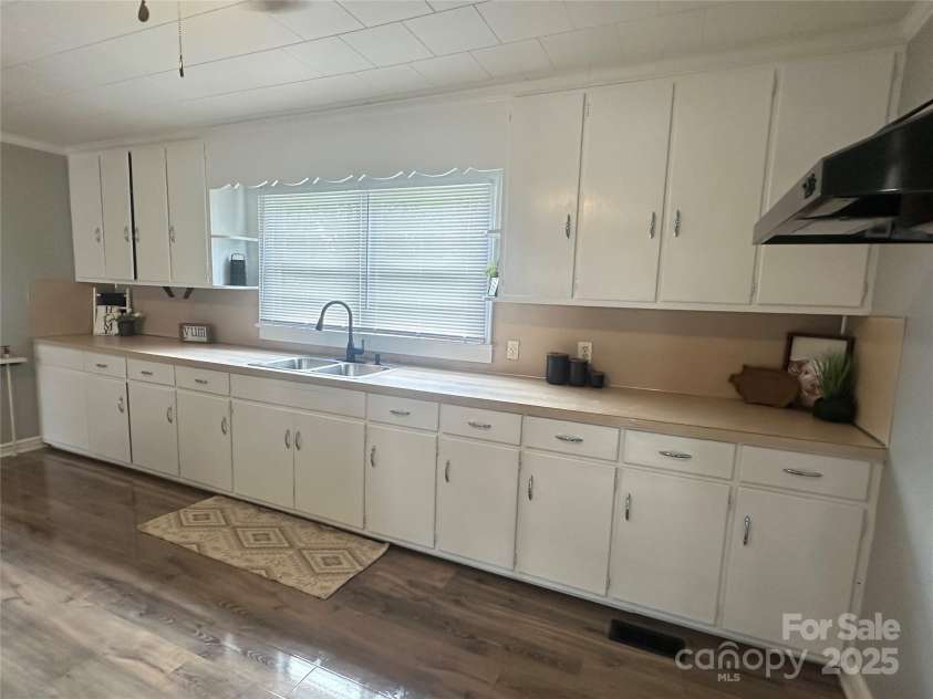 60 White Oaks Drive, Taylorsville, NC 28681.  MLS# CAR4273821, YatesRealty ID 27738. Kitchen