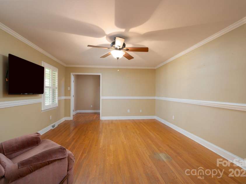 402 Scotland Drive, Kings Mountain, NC 28086.  MLS# CAR4273968, YatesRealty ID 27739. 