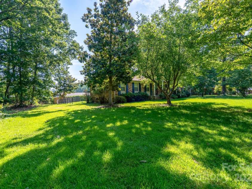 402 Scotland Drive, Kings Mountain, NC 28086.  MLS# CAR4273968, YatesRealty ID 27739. 