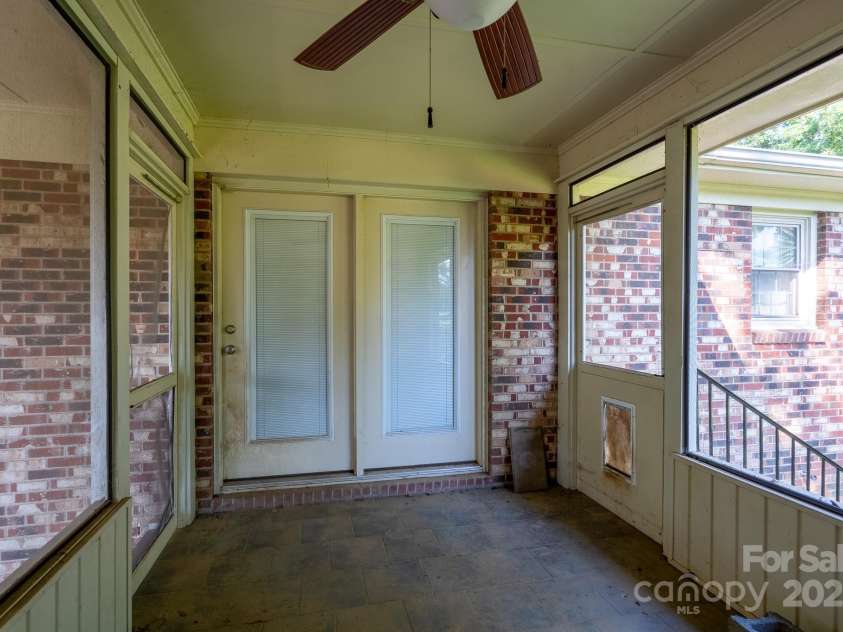 402 Scotland Drive, Kings Mountain, NC 28086.  MLS# CAR4273968, YatesRealty ID 27739. 