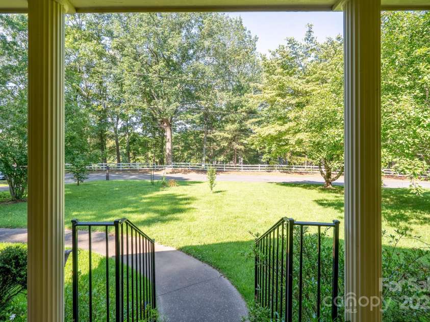 402 Scotland Drive, Kings Mountain, NC 28086.  MLS# CAR4273968, YatesRealty ID 27739. 