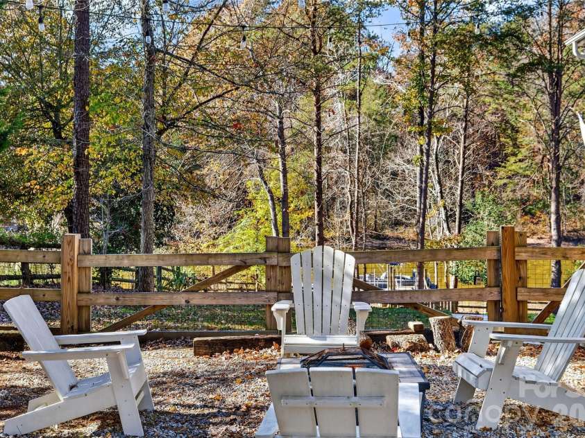 6923 Wateredge Drive, Sherrills Ford, NC 28673.  MLS# CAR4316693, YatesRealty ID 2774. Fire Pit