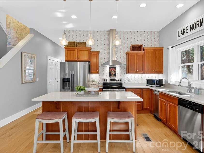 6923 Wateredge Drive, Sherrills Ford, NC 28673.  MLS# CAR4316693, YatesRealty ID 2774. Kitchen Island with seating for 3