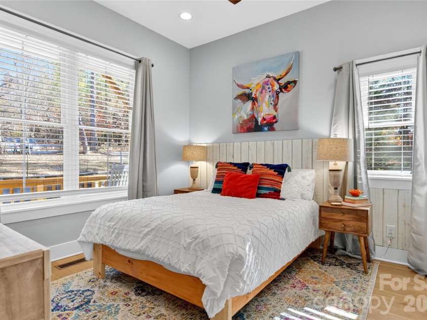 6923 Wateredge Drive, Sherrills Ford, NC 28673.  MLS# CAR4316693, YatesRealty ID 2774. Large bedroom on Main Level