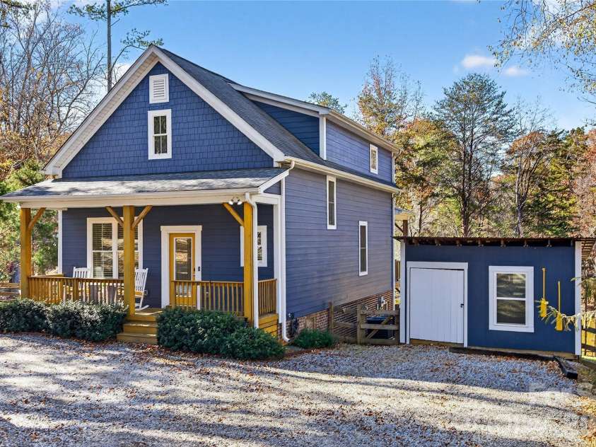 6923 Wateredge Drive, Sherrills Ford, NC 28673.  MLS# CAR4316693, YatesRealty ID 2774. Large Circular Driveway with plenty of space for parking. Shed for Extra Storage/lake toys.