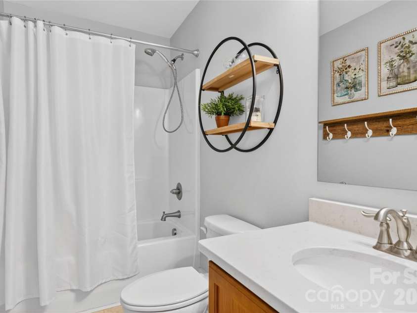 6923 Wateredge Drive, Sherrills Ford, NC 28673.  MLS# CAR4316693, YatesRealty ID 2774. Upstairs Full Bath