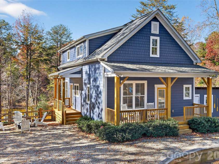 6923 Wateredge Drive, Sherrills Ford, NC 28673.  MLS# CAR4316693, YatesRealty ID 2774. Welcome to 6923 Wateredge Drive