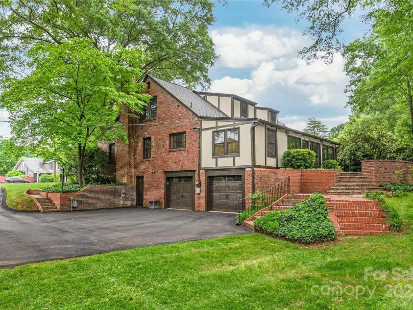 600 Central Avenue, Belmont, NC 28012.  MLS# CAR4235285, YatesRealty ID 27741. 2-car Garage, Driveway and Backyard