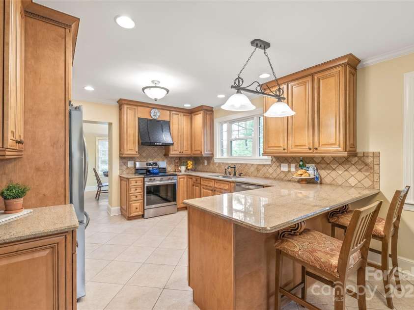 600 Central Avenue, Belmont, NC 28012.  MLS# CAR4235285, YatesRealty ID 27741. Kitchen with New Appliances