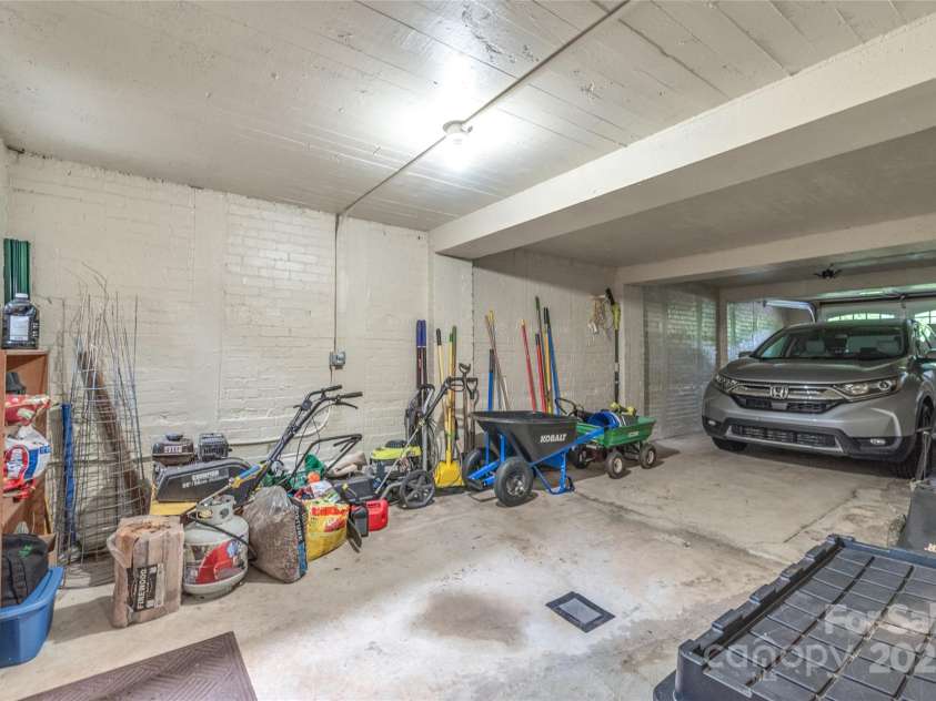 600 Central Avenue, Belmont, NC 28012.  MLS# CAR4235285, YatesRealty ID 27741. Oversized Basement Garage and Space for Storage