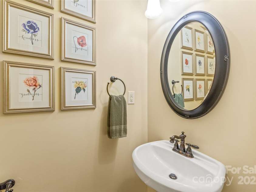 600 Central Avenue, Belmont, NC 28012.  MLS# CAR4235285, YatesRealty ID 27741. Powder Room on the Main Level