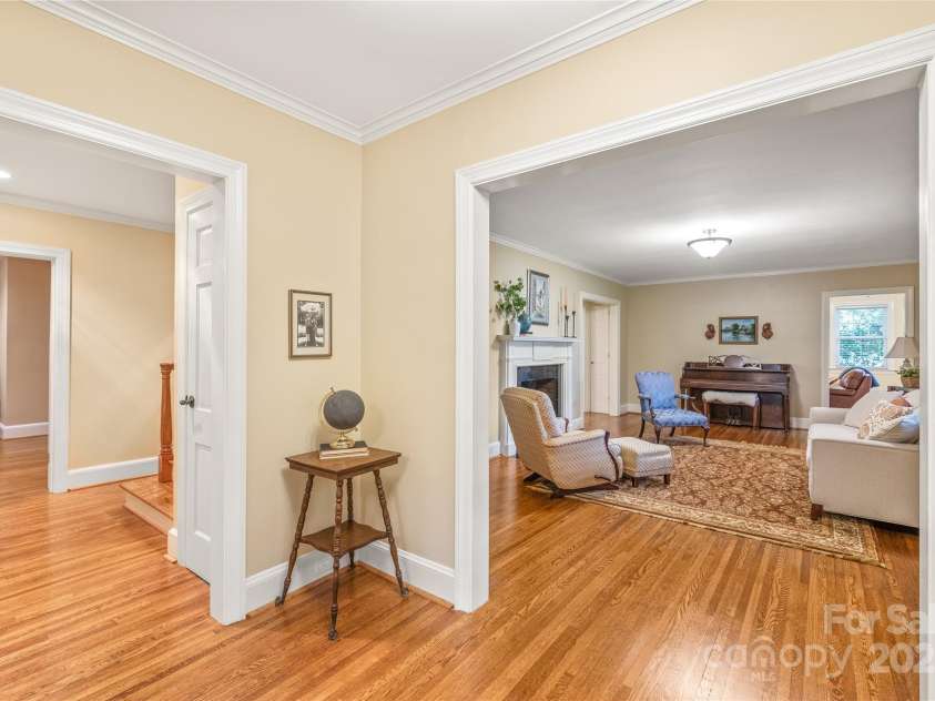 600 Central Avenue, Belmont, NC 28012.  MLS# CAR4235285, YatesRealty ID 27741. Spacious home designed for function, comfort, and entertaining