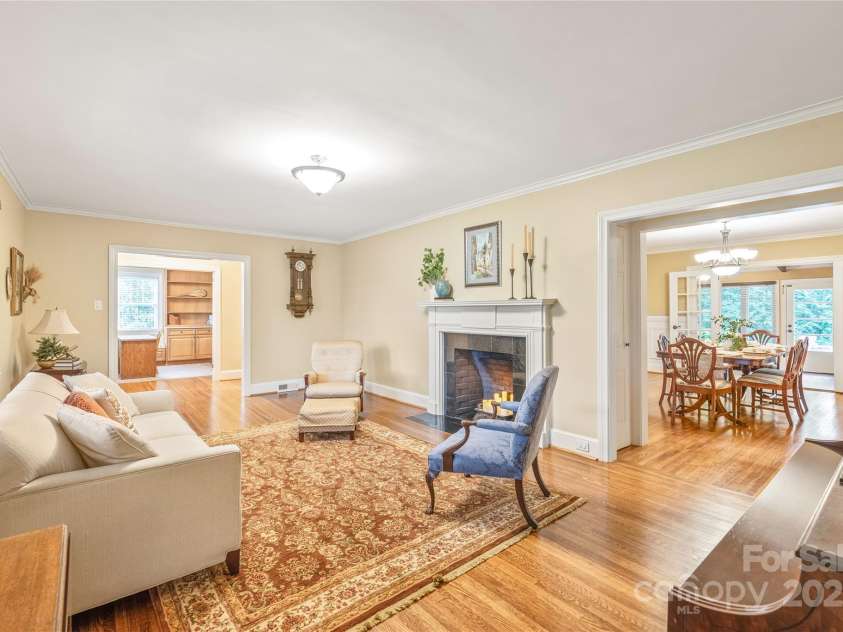 600 Central Avenue, Belmont, NC 28012.  MLS# CAR4235285, YatesRealty ID 27741. Spacious Living Room