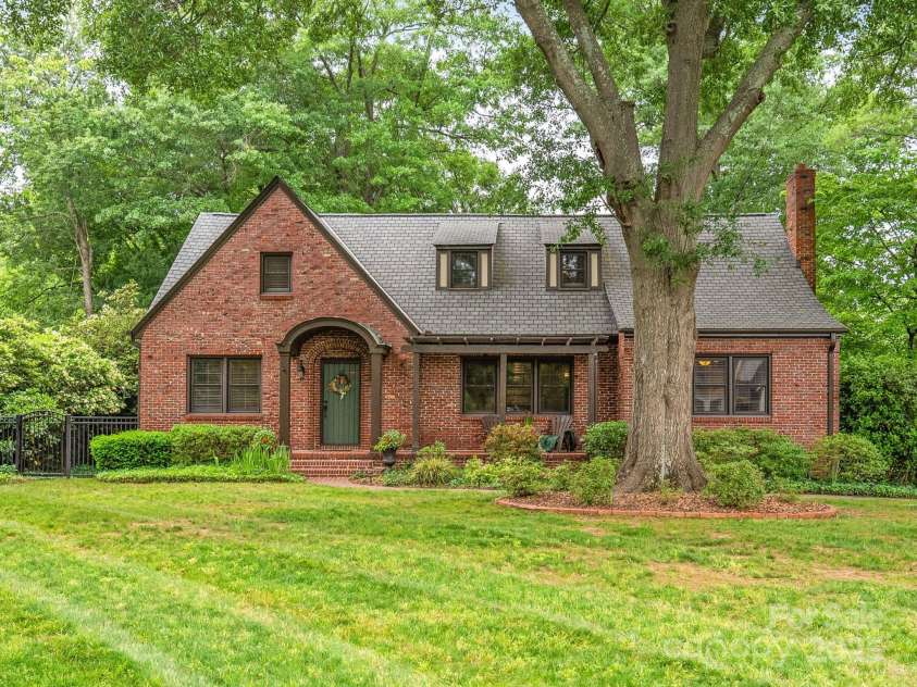 600 Central Avenue, Belmont, NC 28012.  MLS# CAR4235285, YatesRealty ID 27741. Truly a MUST-SEE Home!