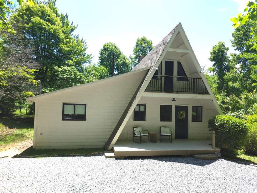826 Shumont Road, Black Mountain, NC 28711.  MLS# CAR4389740, YatesRealty ID 27742. 