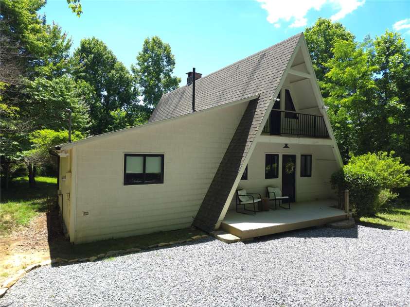 826 Shumont Road, Black Mountain, NC 28711.  MLS# CAR4389740, YatesRealty ID 27742. 