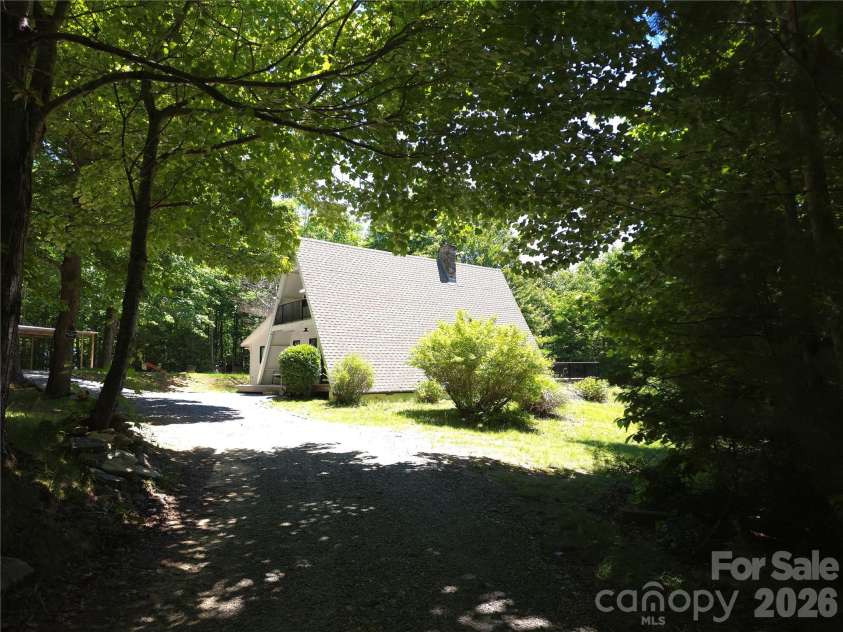 826 Shumont Road, Black Mountain, NC 28711.  MLS# CAR4389740, YatesRealty ID 27742. 