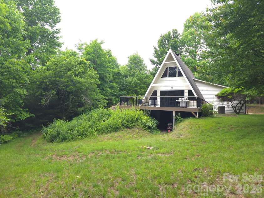 826 Shumont Road, Black Mountain, NC 28711.  MLS# CAR4389740, YatesRealty ID 27742. 