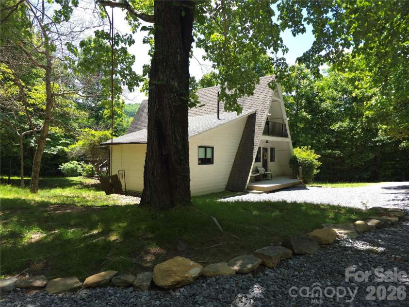 826 Shumont Road, Black Mountain, NC 28711.  MLS# CAR4389740, YatesRealty ID 27742. 