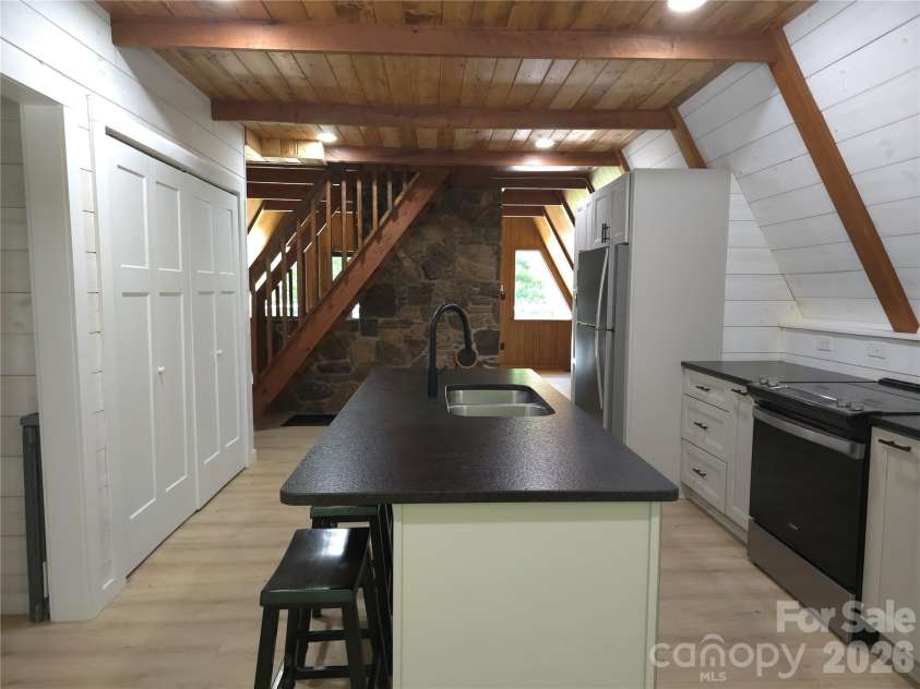 826 Shumont Road, Black Mountain, NC 28711.  MLS# CAR4389740, YatesRealty ID 27742. 