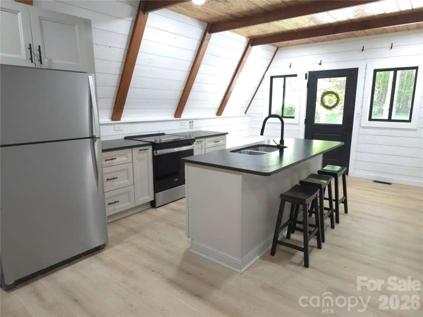 826 Shumont Road, Black Mountain, NC 28711.  MLS# CAR4389740, YatesRealty ID 27742. 