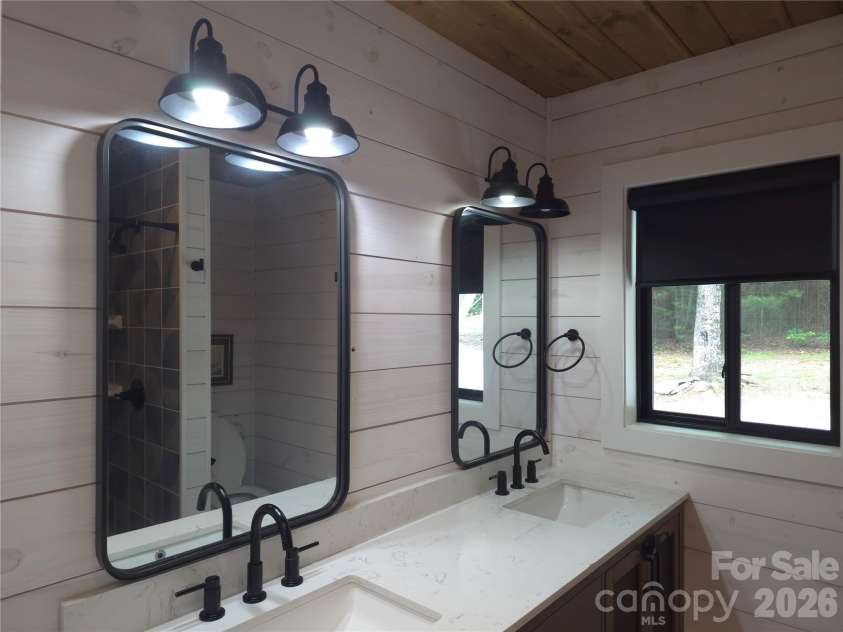 826 Shumont Road, Black Mountain, NC 28711.  MLS# CAR4389740, YatesRealty ID 27742. 