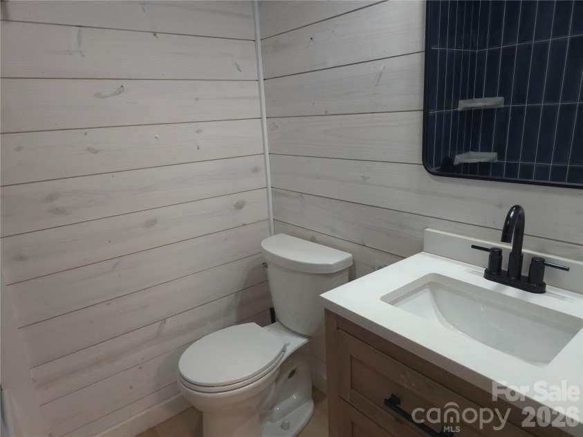 826 Shumont Road, Black Mountain, NC 28711.  MLS# CAR4389740, YatesRealty ID 27742. 