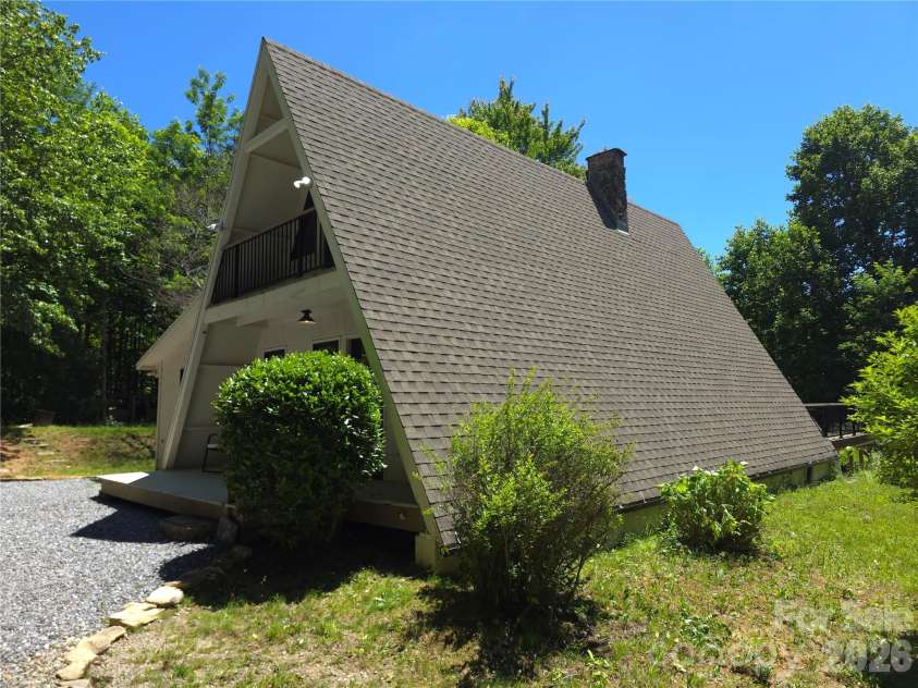 826 Shumont Road, Black Mountain, NC 28711.  MLS# CAR4389740, YatesRealty ID 27742. 