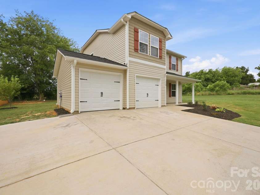 132 Billy Goat Court, Lexington, NC 27292.  MLS# CAR4389805, YatesRealty ID 27744. 
