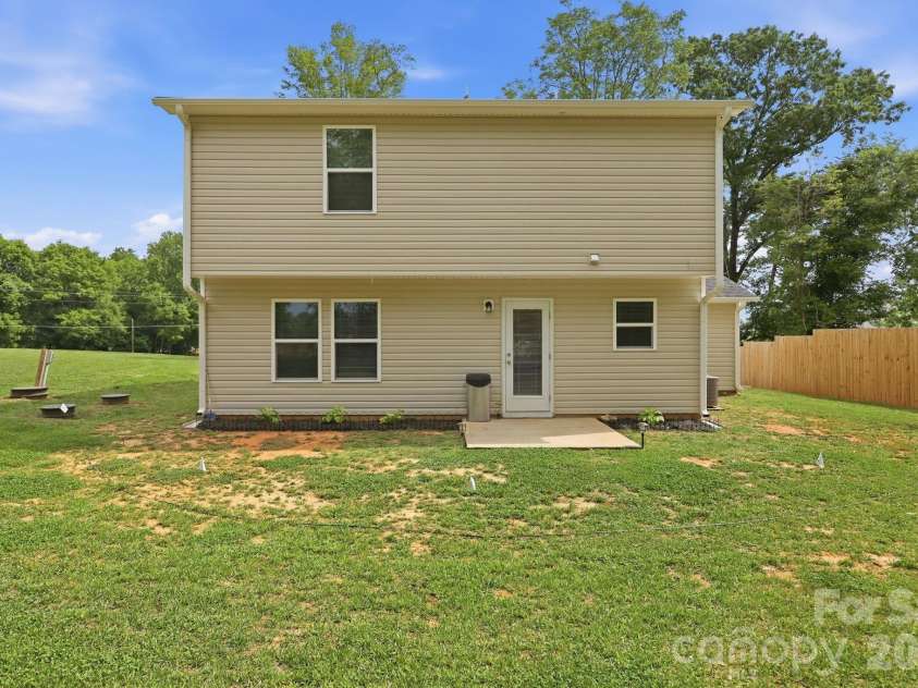 132 Billy Goat Court, Lexington, NC 27292.  MLS# CAR4389805, YatesRealty ID 27744. 