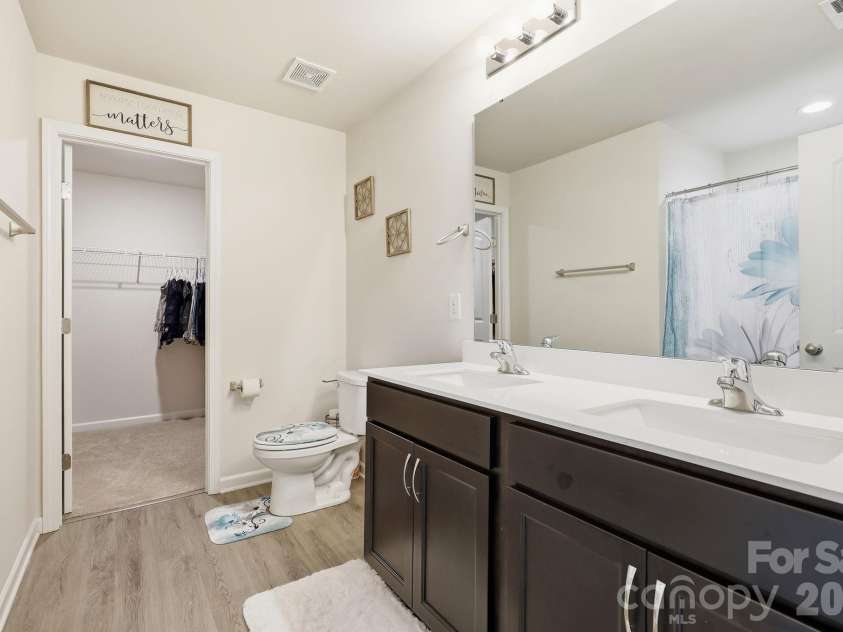 132 Billy Goat Court, Lexington, NC 27292.  MLS# CAR4389805, YatesRealty ID 27744. Complete with Double Sinks and Large Closet 