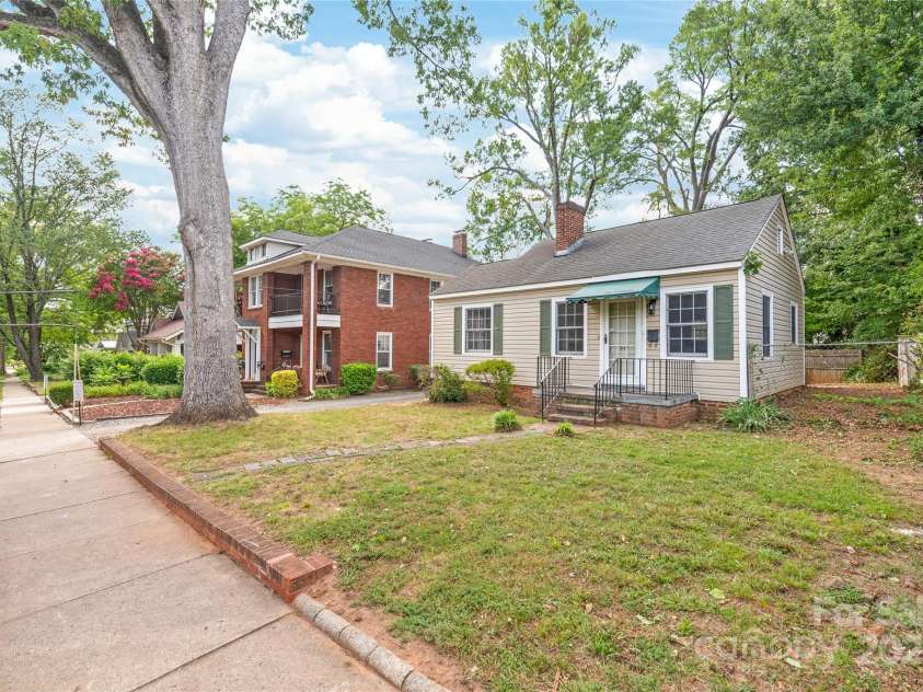 917 Sunnyside Avenue, Charlotte, NC 28204.  MLS# CAR4281555, YatesRealty ID 27744. 