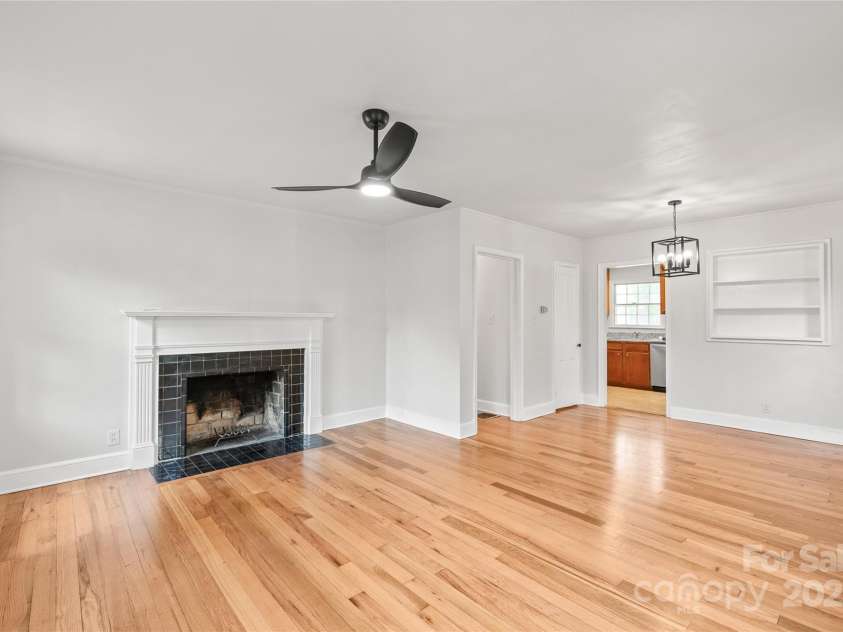 917 Sunnyside Avenue, Charlotte, NC 28204.  MLS# CAR4281555, YatesRealty ID 27744. 