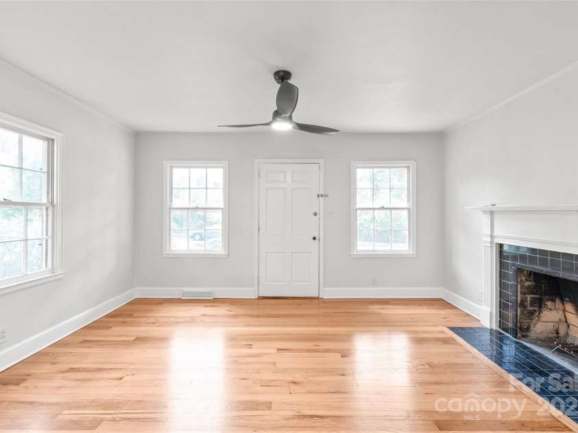 917 Sunnyside Avenue, Charlotte, NC 28204.  MLS# CAR4281555, YatesRealty ID 27744. 