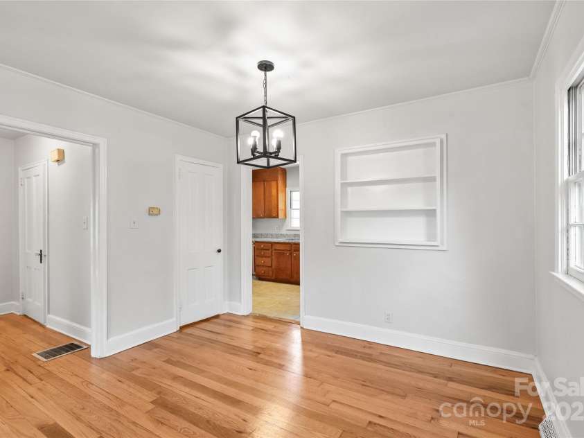 917 Sunnyside Avenue, Charlotte, NC 28204.  MLS# CAR4281555, YatesRealty ID 27744. 