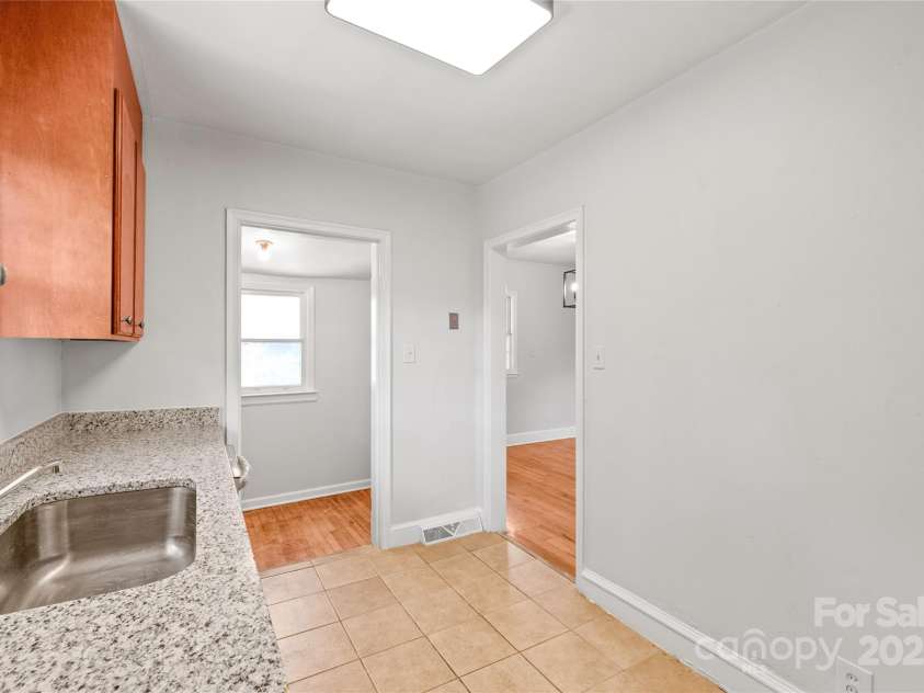 917 Sunnyside Avenue, Charlotte, NC 28204.  MLS# CAR4281555, YatesRealty ID 27744. 