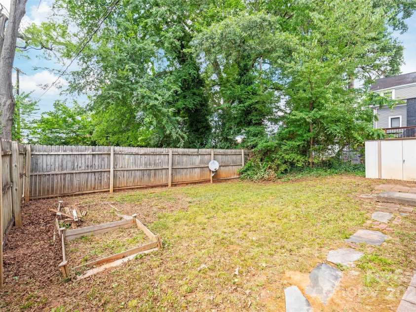 917 Sunnyside Avenue, Charlotte, NC 28204.  MLS# CAR4281555, YatesRealty ID 27744. 