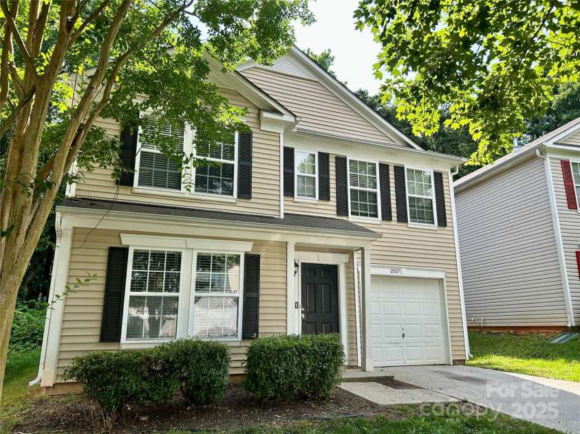 2927 Meadow Knoll Drive, Charlotte, NC 28269.  MLS# CAR4269568, YatesRealty ID 27745. 