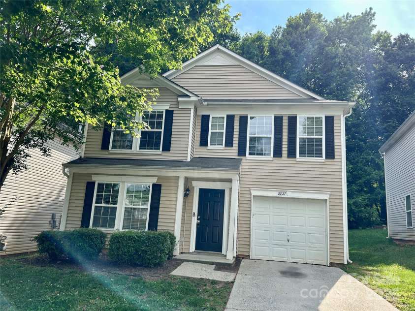 2927 Meadow Knoll Drive, Charlotte, NC 28269.  MLS# CAR4269568, YatesRealty ID 27745. 