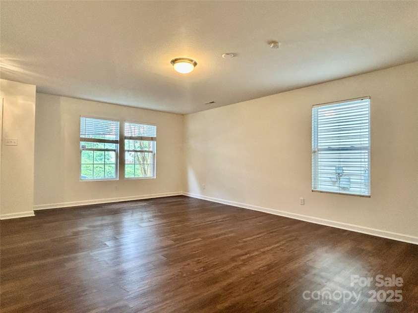 2927 Meadow Knoll Drive, Charlotte, NC 28269.  MLS# CAR4269568, YatesRealty ID 27745. 